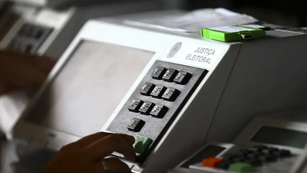 Candidatos ao GDF têm agenda cheia com sabatinas e atos nesta segunda