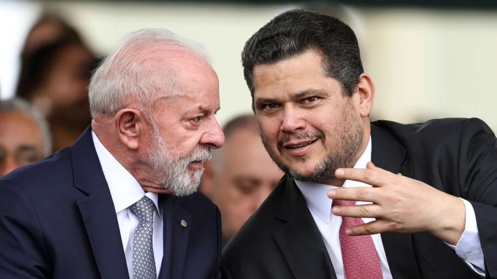 Alcolumbre busca Lula para retomar relação após derrota