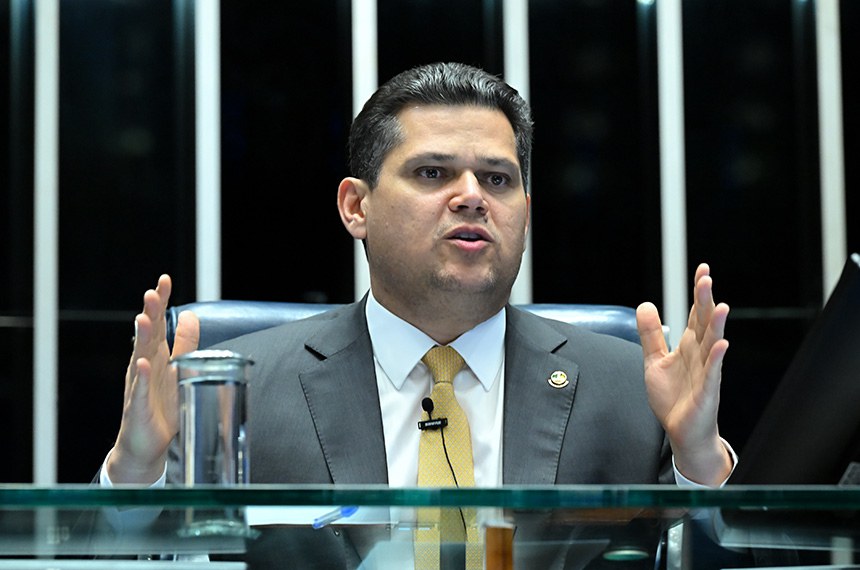 Alcolumbre evita prazo para PEC 6x1; empresários pedem adiamento