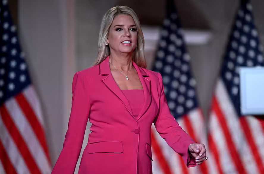Bondi depõe no Congresso e defende governo Trump no caso Epstein