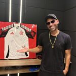 Camisa do Flamengo é rifada para construir casa de paciente com câncer