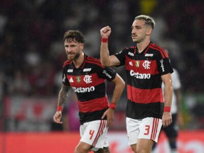 Flamengo empata com Athletico-PR e segue a 4 pontos do líder