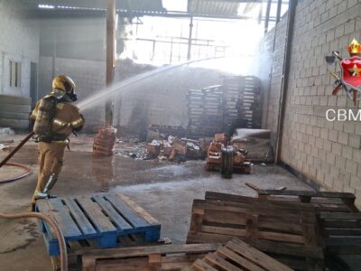 Incêndio em galpão de Ceilândia é controlado sem vítimas