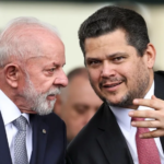 Lula mapeia cargos para retaliação, mas afaga Alcolumbre