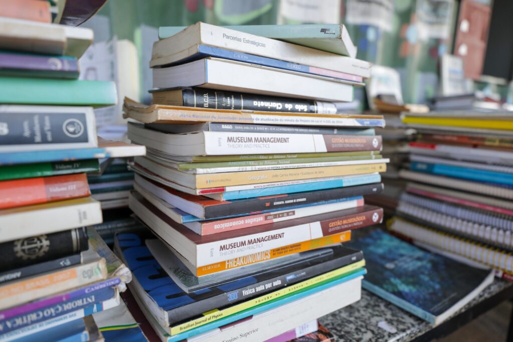 Venda de livros no Brasil cresce 6,5% em 2025 e fatura R$ 4,5 bi