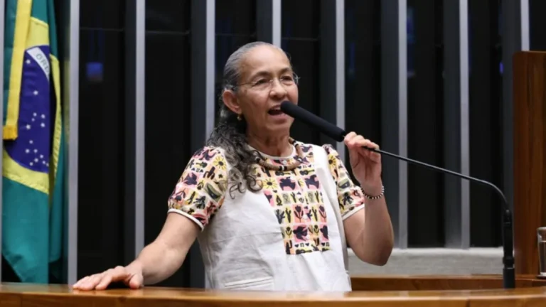 Heloísa Helena se despede com discurso e emoção
