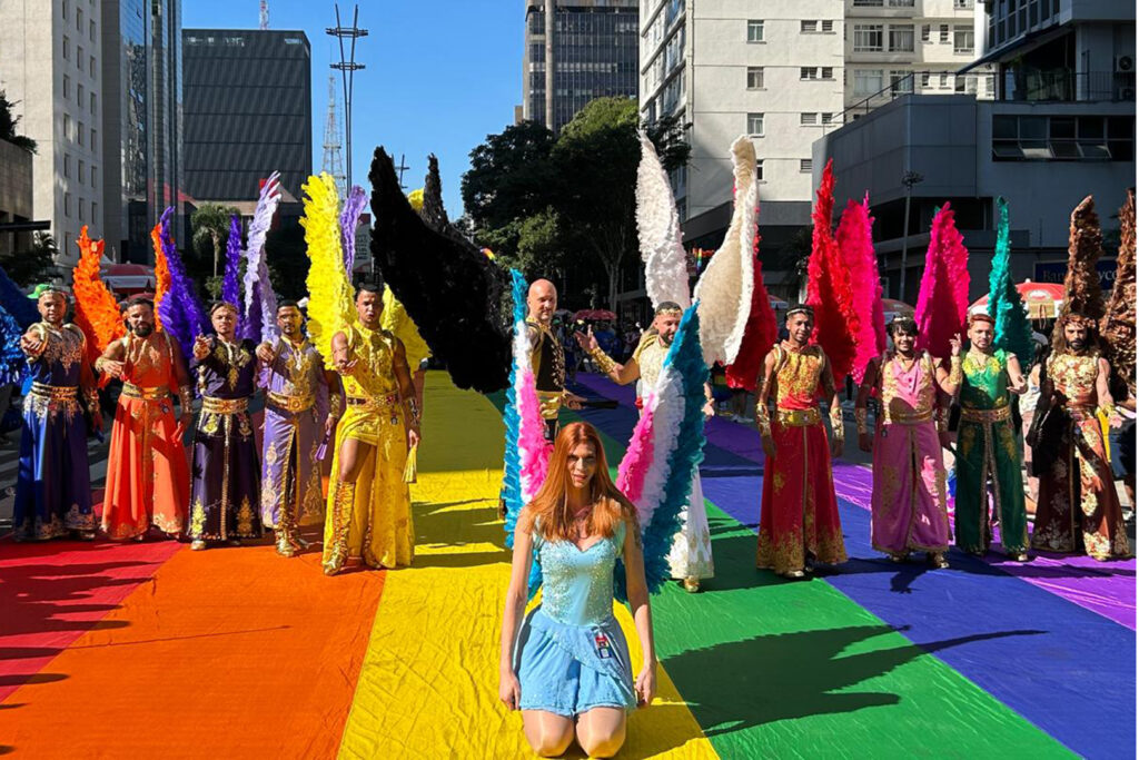 Parada LGBT+ expõe distância da direita e contrasta com Marcha