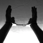 Jovem preso após ferir três familiares com garrafa em Ceilândia