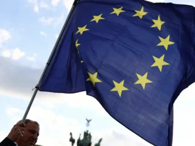 UE busca equilíbrio entre crise migratória e ultradireita