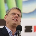 Tarcísio diz que não repetiria boné de Trump e reafirma confiança nas urnas