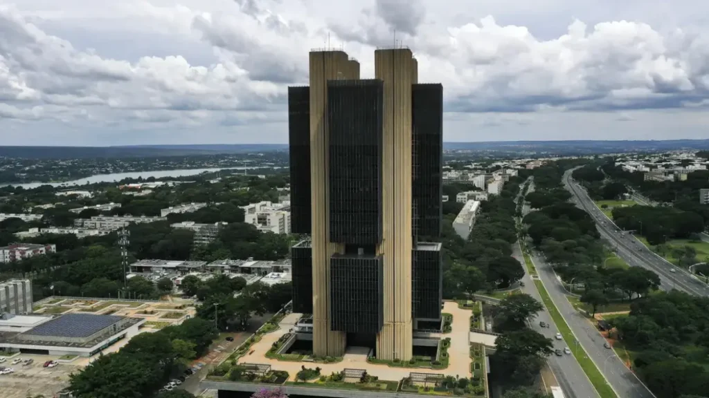 Banco Central corta Selic para 14% e mantém ciclo de queda