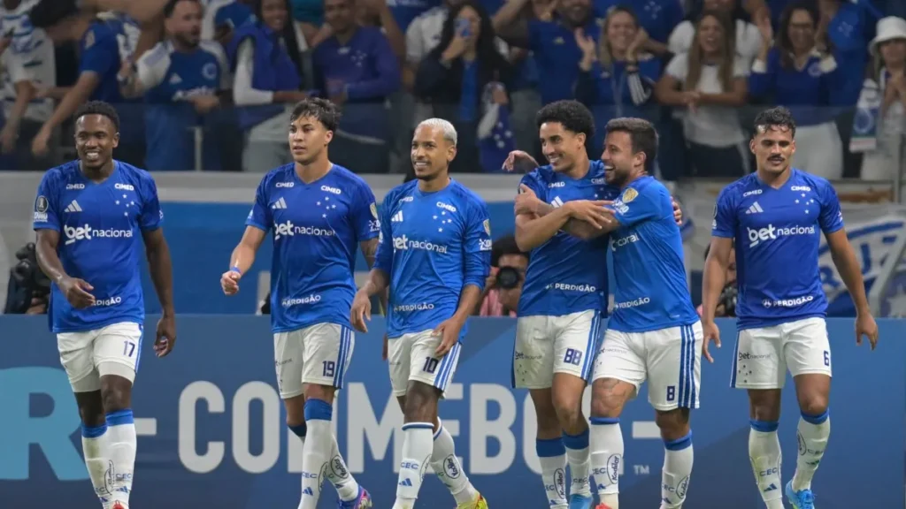 Cruzeiro vence Mirassol por 3 a 1 e cola no G4 do Brasileirão