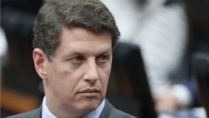 Salles confirma troca de suplente no Novo para o Senado