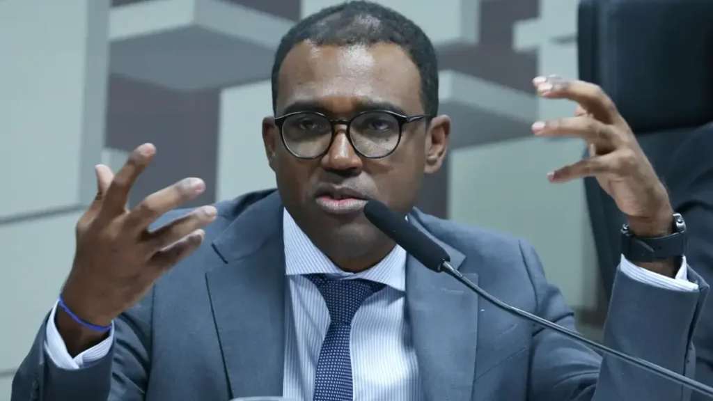 Diretor do BC relata à PF clima hostil e medo de vazamentos sobre o Master